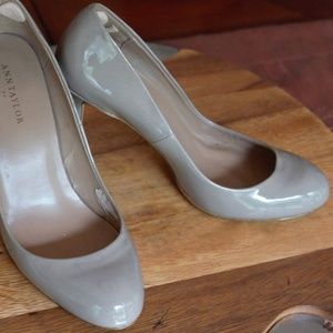 Ann Taylor Mid-Heel Pump Taupe/Gray/Pewter - Sz 6